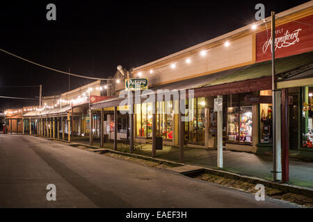 Un soir d'hiver calme High Street London, Victoria, Australie le 27 juin 2014 Banque D'Images