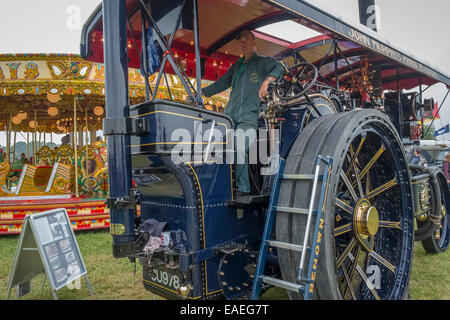 John Murphys fiers paons moteur de traction à vapeur et de l'opérateur, Leicestershire, Angleterre, Royaume-Uni Banque D'Images