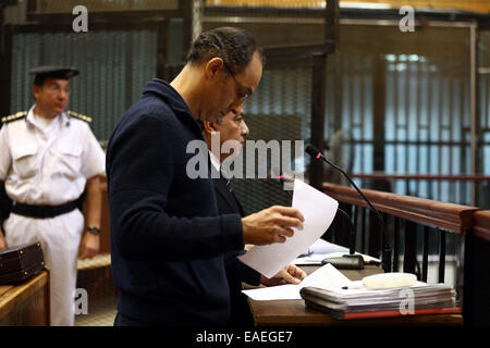 Le Caire, Égypte. 13Th Nov, 2014. Gamal Moubarak, le fils de l'ancien Président égyptien Hosni Moubarak, parle au juge lors de son procès au palais de justice dans l'Académie de Police, au Caire le 13 novembre 2014. Le procès d'Alaa et Gamal Moubarak, fils de l'ancien président, et sept hommes accusés de délit d'initié pour rendre illégales les gains provenant de la vente de 2007 Al-Watany Bank of Egypt reprend dans un tribunal du Caire aujourd'hui. Stringer/apaimages Crédit : Stringer/APA/Images/fil ZUMA Alamy Live News Banque D'Images