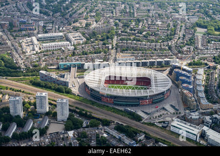 Une vue aérienne de l'Emirates Stadium, domicile du FC Arsenal. Leur ancienne maison, Highbury est visible dans l'arrière-plan Banque D'Images