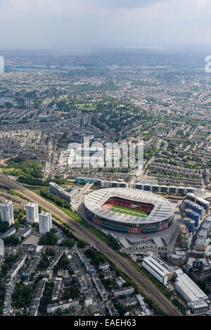 Une vue aérienne de l'Emirates Stadium, domicile du FC Arsenal. Leur ancienne maison, Highbury est visible dans l'arrière-plan Banque D'Images