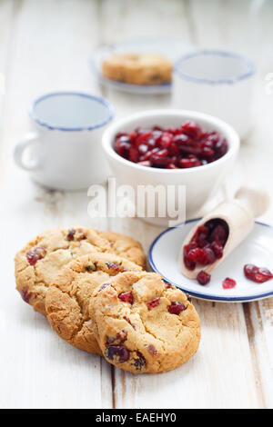 Biscuits au chocolat et aux baies Banque D'Images