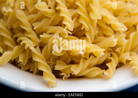 Pâtes fusilli secs. Banque D'Images