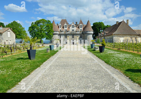 La cave de Monbazillac est l'une grande maison de vins doux. Le château lui-même est classé monument historique et date du Banque D'Images