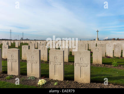 Bard Cottage Cemetery à Ypres, en Flandre orientale, Belgique - Paysage. Banque D'Images