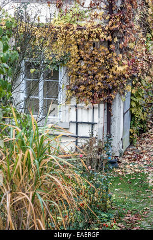 abri de jardin d'automne Banque D'Images