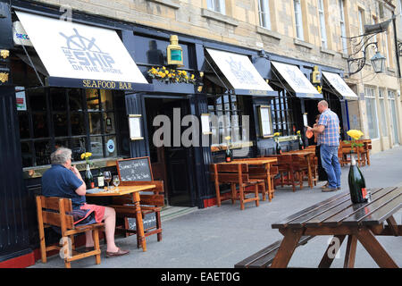 Le restaurant de fruits de mer à la mode sur la côte des navires sur le port historique de Leith, à Édimbourg, Écosse, Royaume-Uni Banque D'Images