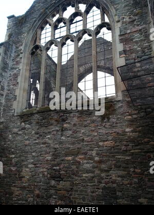 Bristol central donne sur l'église bombardée Avon, où les entrepôts d'origine maintenant converti Banque D'Images