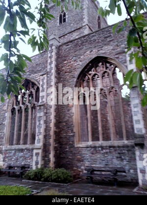 Bristol central donne sur l'église bombardée Avon, où les entrepôts d'origine maintenant converti Banque D'Images