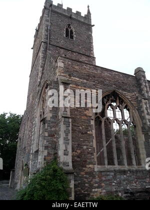 Bristol central donne sur l'église bombardée Avon Banque D'Images