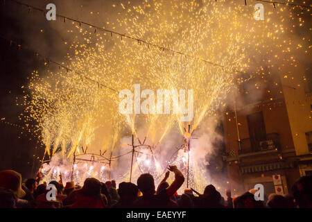 Escaldàrium, fête traditionnelle du feu et de l'eau en Caldes de Montbui village effectuée chaque année en juillet, Vallès Oriental, Bar Banque D'Images