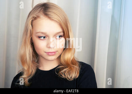 Smiling blonde woman, Close up studio portrait Banque D'Images