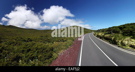 Vue panoramique de l'île de Flores's haut plateau. Archipel des Açores, Portugal. Banque D'Images