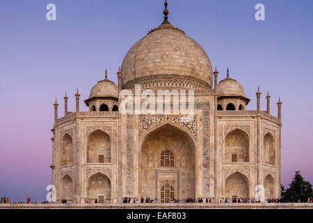 Le Taj Mahal au coucher du soleil, Agra, Uttar Pradesh, Inde Banque D'Images
