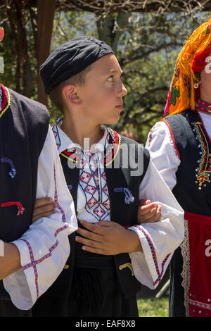 Garçon Greek-American, danseuse, Marin Festival Grec, ville de Novato, comté de Marin, en Californie Banque D'Images