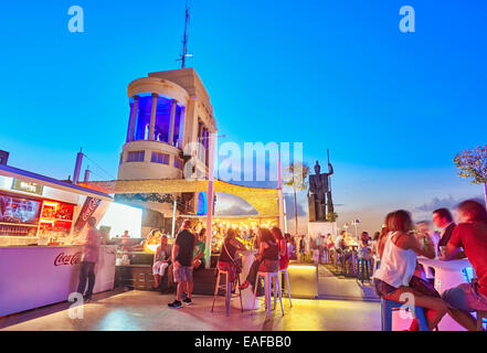 Les gens au Circulo de Bellas Artes cultural centre toit-terrasse. Madrid. Espagne Banque D'Images