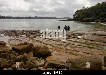 Les plongeurs préparent à entrer, Manly Sydney Australie Banque D'Images