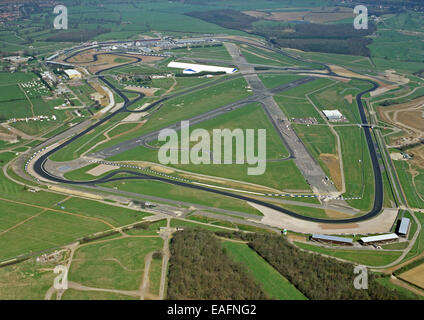 Vue aérienne du circuit de course de Silverstone dans le Northamptonshire, Royaume-Uni Banque D'Images