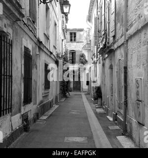 Street à Arles. Bouches-du-Rhône. La France. L'Europe. Banque D'Images