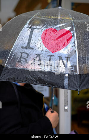 Nottingham, Royaume-Uni. 14 novembre, 2014. Un ciel noir et de fortes pluies dans le centre de Nottingham.dit être clearning plus tard dans la journée. Credit : IFIMAGE/Alamy Live News Banque D'Images