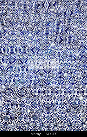 Azulejos, carreaux bleus sur le mur de la maison, Cascais, Lisbonne, Portugal Banque D'Images