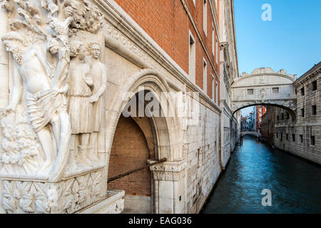 Pont des Soupirs ou Ponte dei Sospiri, Venise, Vénétie, Italie Banque D'Images