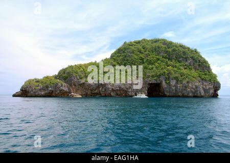 Grotte Sur L'Île De Gato, Mer De Bohol, Philippines, Asie Du Sud-Est Banque D'Images