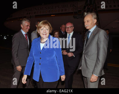 Brisbane, Australie. 14Th Nov, 2014. La chancelière allemande Angela Merkel (avant) arrive à l'aéroport de Brisbane à assister à la prochaine Sommet du G20 à Brisbane, Australie, le 14 novembre 2014. Credit : Piscine/Xinhua/Alamy Live News Banque D'Images