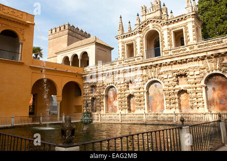Estanque del mercurio, dans les jardins de l'Alcazar palais, Séville, Espagne Banque D'Images