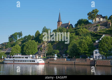 Bateau de croisière sur la rivière Sarre Sarre Saarburg Allemagne Banque D'Images