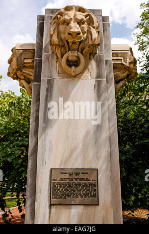 Têtes de lion en terre cuite de la première banque de l'Alabama, à Montgomery, utilisé dans une statue pour symboliser l'emplacement original Banque D'Images