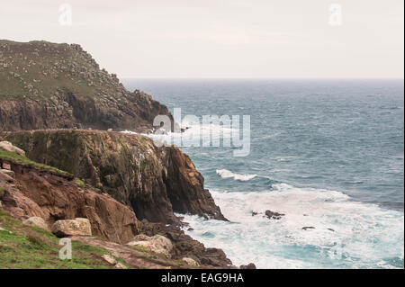 La côte sauvage près de Lands End en Cornouailles Banque D'Images