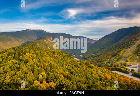 Au début de l'automne vue depuis le mont Chauve, à Franconia Notch State Park, New Hampshire. Banque D'Images