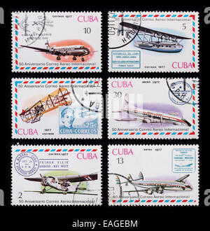 Cuba - circa 1977 : un post de timbres en l'image de Cuba montre des avions, avion de série, vers 1977. Banque D'Images