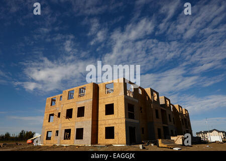 Cadre en bois typique de la construction de bloc en copropriété avec panneaux fiche Saskatchewan Canada Banque D'Images