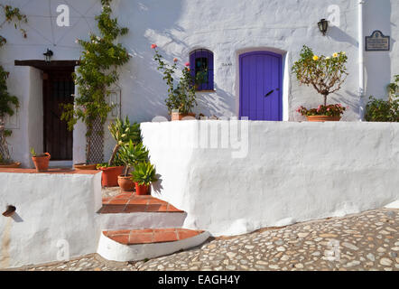 El Acebuchal Scène de rue, dans les montagnes près de Nerja, Costa del Sol, Malaga Province, Andlaucia, Espagne Banque D'Images