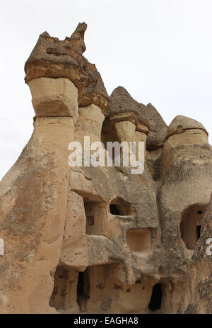 Les cheminées de fée dans la vallée de Pasabag (moines), Cappadoce, Turquie. Banque D'Images