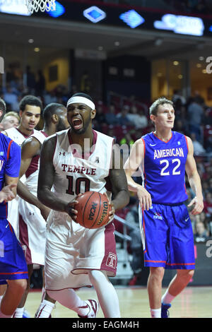 Philadelphie, Pennsylvanie, USA. 14Th Nov, 2014. Temple Owls avant Mark Williams (10) réagit à une faute dans l'ouverture de la saison de basket-ball entre l'American Eagles et Temple Owls au Liacouras Center à Philadelphie, PA. © Ken Inness/ZUMA/Alamy Fil Live News Banque D'Images