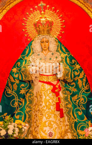 Basilique Marie avec larmes Le Macarena Statue Santa Iglesia église collégiale de San Isidro Madrid Espagne. Banque D'Images