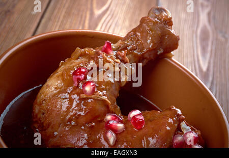 - Fesenjan Khoresh-e. fesenjān plat dans la cuisine persane. tart stew fait à partir de jus de grenade et de noix au sol Banque D'Images