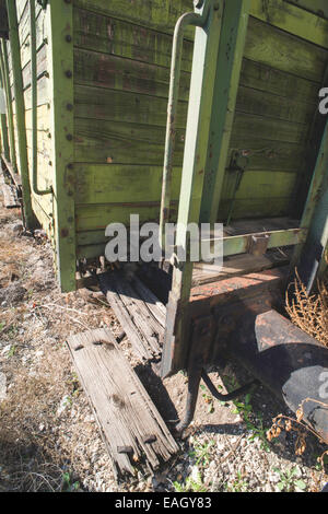 Ancien wagon train en bois vert Banque D'Images