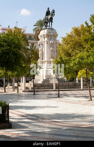 Monument statue équestre du roi Fernando III sur la Plaza Nueva, Séville, Espagne Banque D'Images