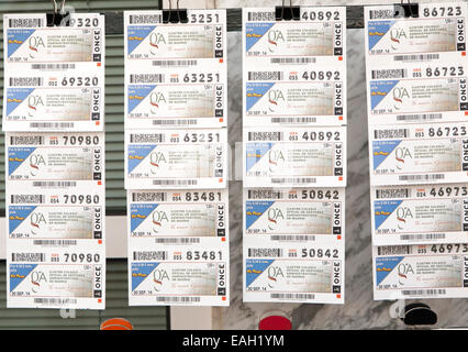 Close up de billets de loterie à la vente à un décrochage de la rue de Séville, Espagne Banque D'Images