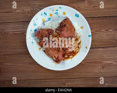 - Fesenjan Khoresh-e. fesenjān plat dans la cuisine persane. tart stew fait à partir de jus de grenade et de noix au sol Banque D'Images