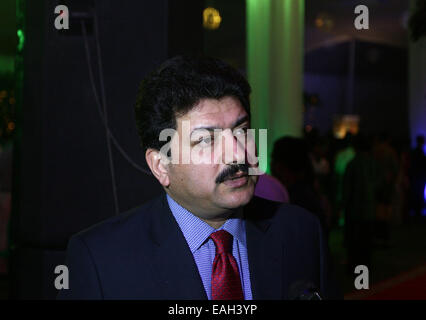 Dhaka 14 novembre 2014. Hamid Mir est un journaliste pakistanais, chef d'antenne, et la sécurité de l'analyste. Hamid Mir est journaliste et auteur, Directeur de la rédaction de la télévision Geo le Pakistan, animateur de l'émission d'affaires actuel, parler de capital de chroniqueur Daily Jang,Islamabad. Banque D'Images