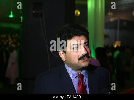 Dhaka 14 novembre 2014. Hamid Mir est un journaliste pakistanais, chef d'antenne, et la sécurité de l'analyste. Hamid Mir est journaliste et auteur, Directeur de la rédaction de la télévision Geo le Pakistan, animateur de l'émission d'affaires actuel, parler de capital de chroniqueur Daily Jang,Islamabad. Banque D'Images