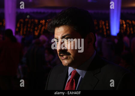 Dhaka 14 novembre 2014. Hamid Mir est un journaliste pakistanais, chef d'antenne, et la sécurité de l'analyste. Hamid Mir est journaliste et auteur, Directeur de la rédaction de la télévision Geo le Pakistan, animateur de l'émission d'affaires actuel, parler de capital de chroniqueur Daily Jang,Islamabad. Banque D'Images