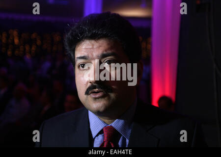 Dhaka 14 novembre 2014. Hamid Mir est un journaliste pakistanais, chef d'antenne, et la sécurité de l'analyste. Hamid Mir est journaliste et auteur, Directeur de la rédaction de la télévision Geo le Pakistan, animateur de l'émission d'affaires actuel, parler de capital de chroniqueur Daily Jang,Islamabad. Banque D'Images