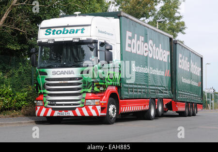 Un Scania R440 camion et remorque dans Eddie Stobart livery à Leicester, Leicestershire, Angleterre Banque D'Images