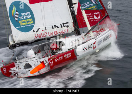 Saint Malo, Bretagne, France. 26Th Oct, 2014. Se préparer à la croix des bateaux de course de l'océan. Tanguy De Lamotte (Initiatives Cœur) - Classe Imoca - Route du Rhum Guadeloupe Destination © Plus Sport Action/Alamy Live News Banque D'Images